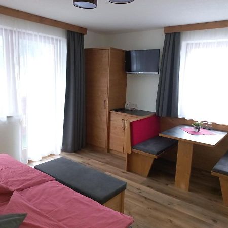 Haus Alpenflora Apartment Флирш Екстериор снимка
