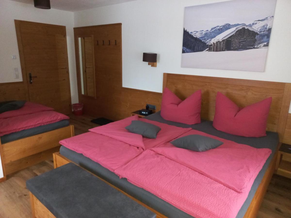 Haus Alpenflora Apartment Флирш Екстериор снимка