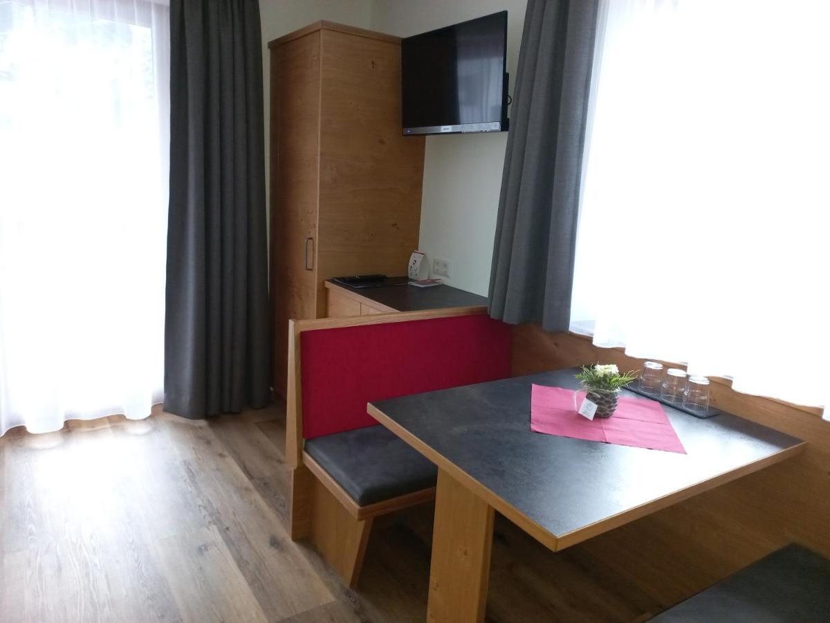 Haus Alpenflora Apartment Флирш Екстериор снимка