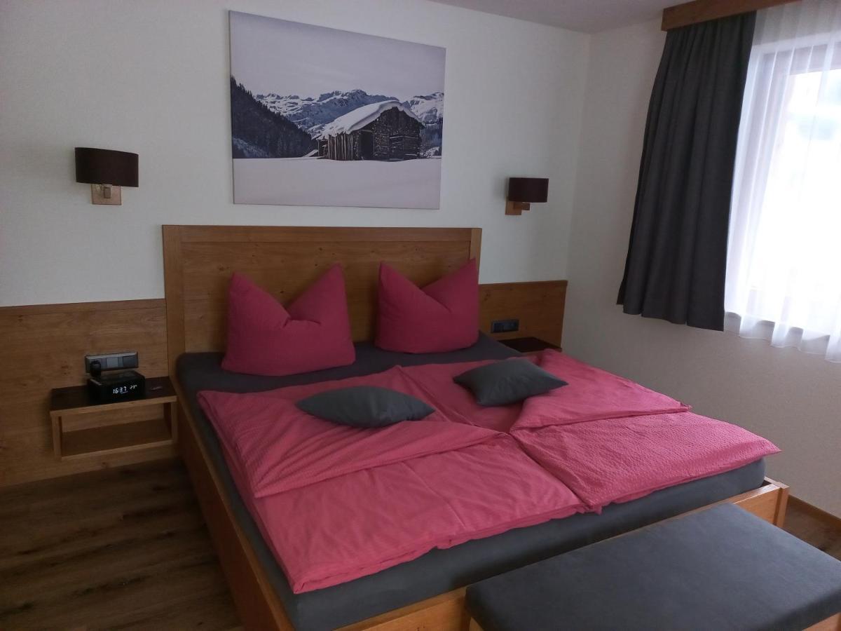 Haus Alpenflora Apartment Флирш Екстериор снимка
