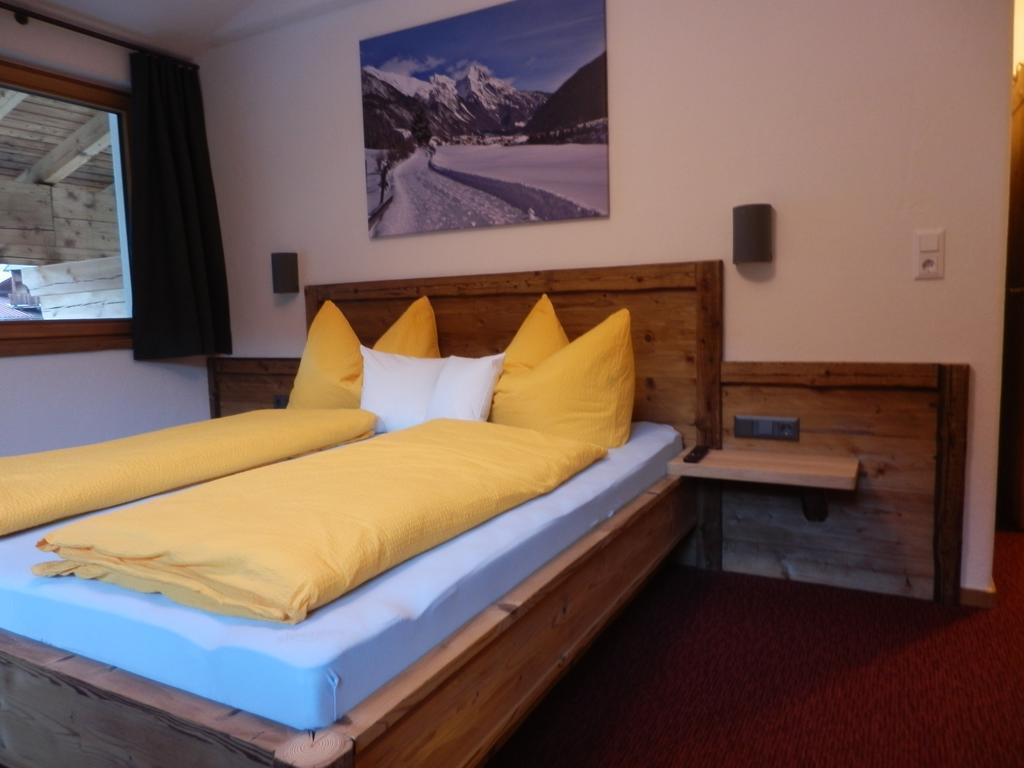 Haus Alpenflora Apartment Флирш Екстериор снимка