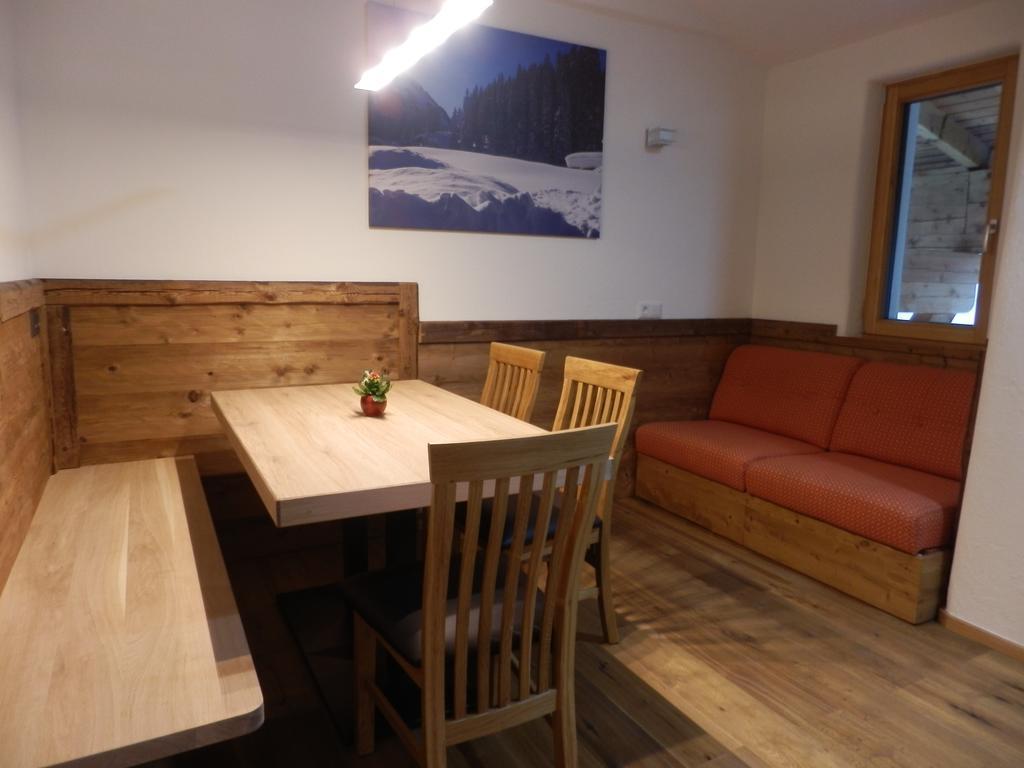 Haus Alpenflora Apartment Флирш Екстериор снимка