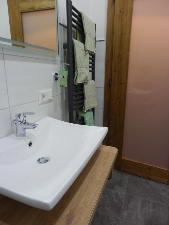 Haus Alpenflora Apartment Флирш Екстериор снимка