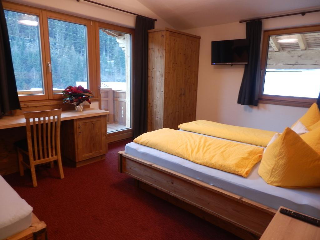 Haus Alpenflora Apartment Флирш Екстериор снимка