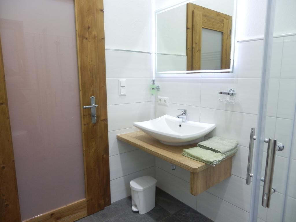 Haus Alpenflora Apartment Флирш Екстериор снимка