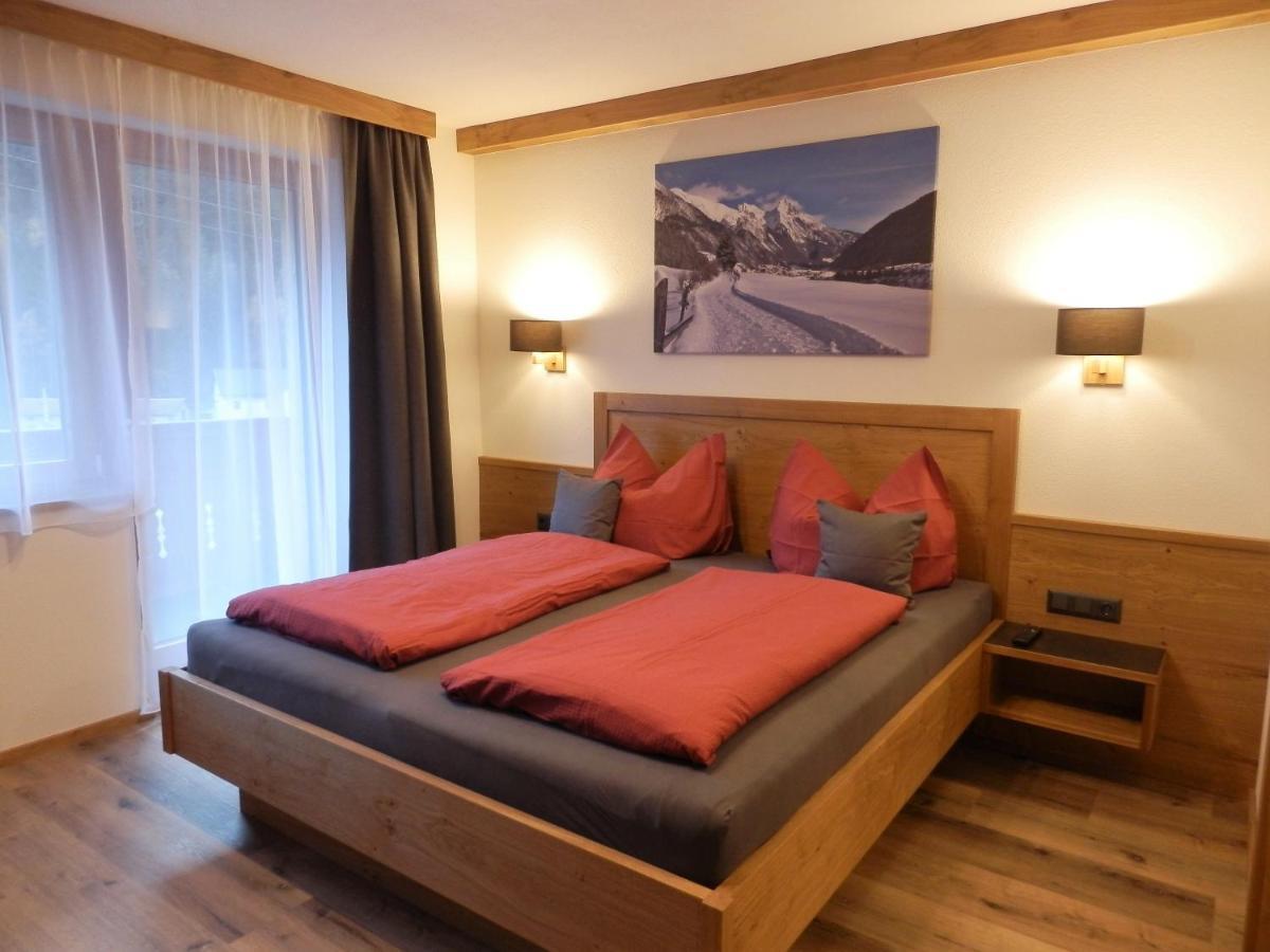 Haus Alpenflora Apartment Флирш Екстериор снимка