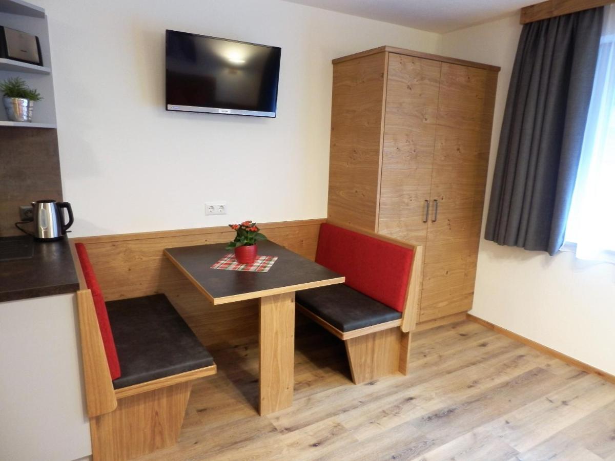 Haus Alpenflora Apartment Флирш Екстериор снимка